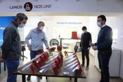 Solidaridad: emprendedores de Lan�s hicieron 600 m�scaras de protecci�n facial para trabajadores de Salud
