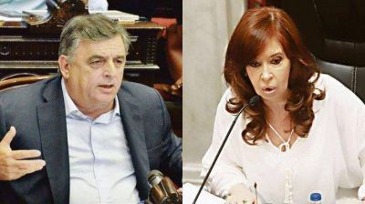 Congreso-sesiones: Massa abraz� a Cristina y la oposici�n los cruz�