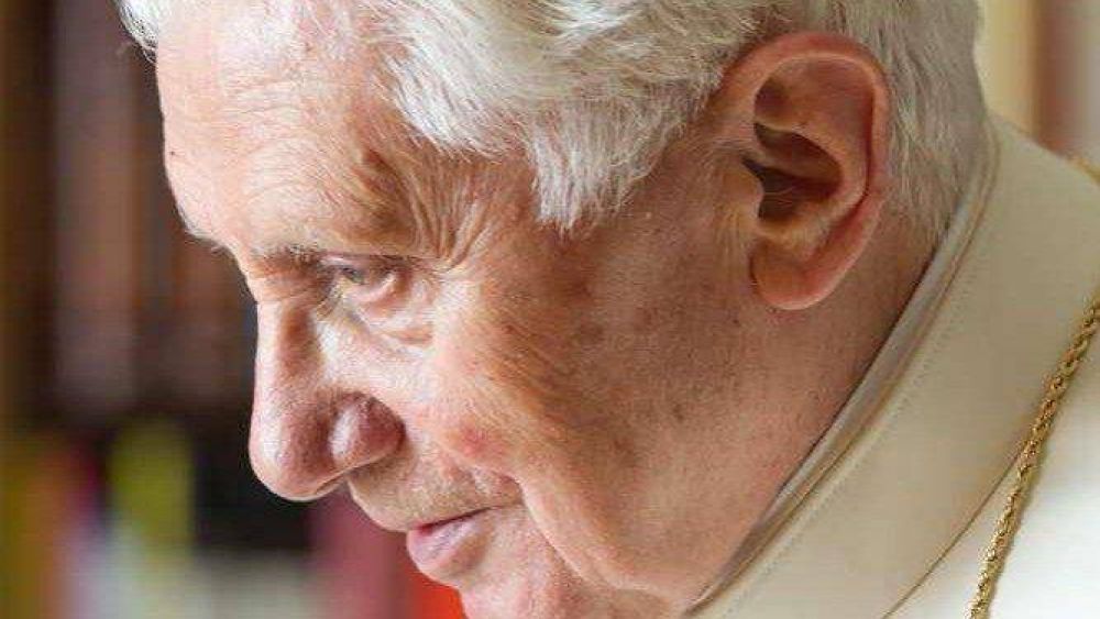 Benedicto XVI cumple 93 a�os y reza por los enfermos de Covid-19