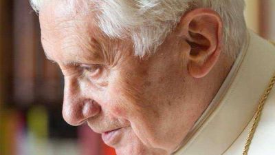Benedicto XVI cumple 93 a�os y reza por los enfermos de Covid-19