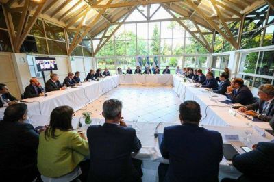 Deuda: Alberto recibe a gobernadores antes de lanzar oferta a bonistas