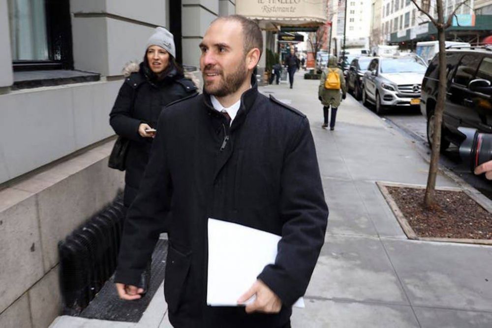 Sin bajar el pulgar, inversores en Nueva York esperan detalles para dar su veredicto final