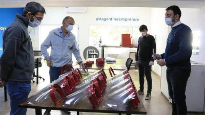 Emprendedores lanusenses hicieron seiscientas m�scaras de protecci�n facial para trabajadores del �rea de Salud