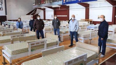 Grindetti recorri� el Centro Comunitario de Contenci�n que se mont� en el club Lan�s