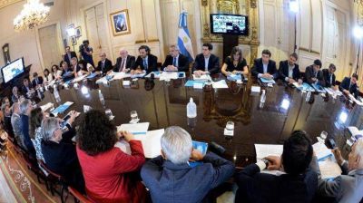 El Gobierno estudia extender la cuarentena y flexibilizar industrias por provincia