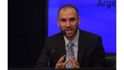 Los principales grupos de bonistas rechazaron la oferta y el Gobierno presiona con el default