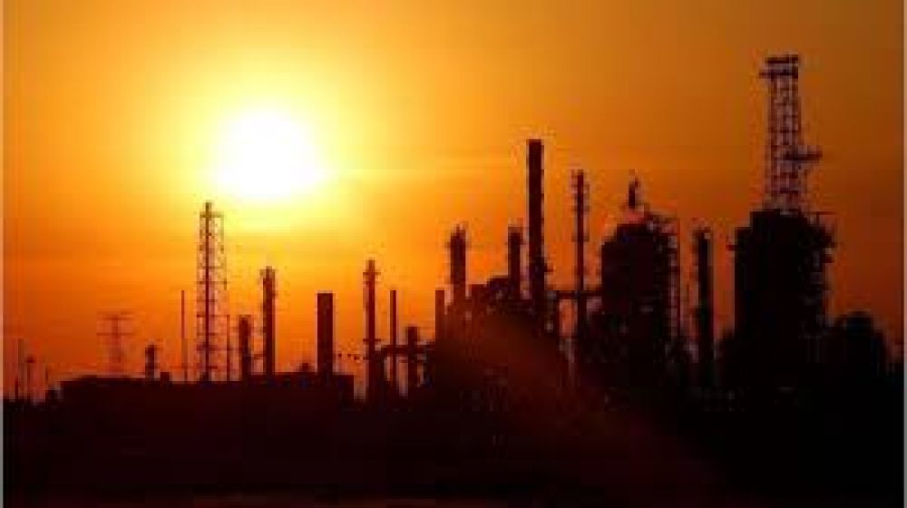 Petrleo: mientras se derrumba el precio mundial, buscan congelar las naftas hasta 2021 para salvar a provincias