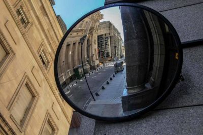 Proponen un impuesto a bancos y agentes financieros en la Ciudad para financiar el sistema de salud y el educativo