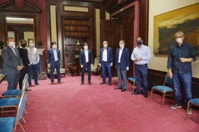 Kicillof prometi� a intendentes PJ gestionar m�s fondos ante Alberto
