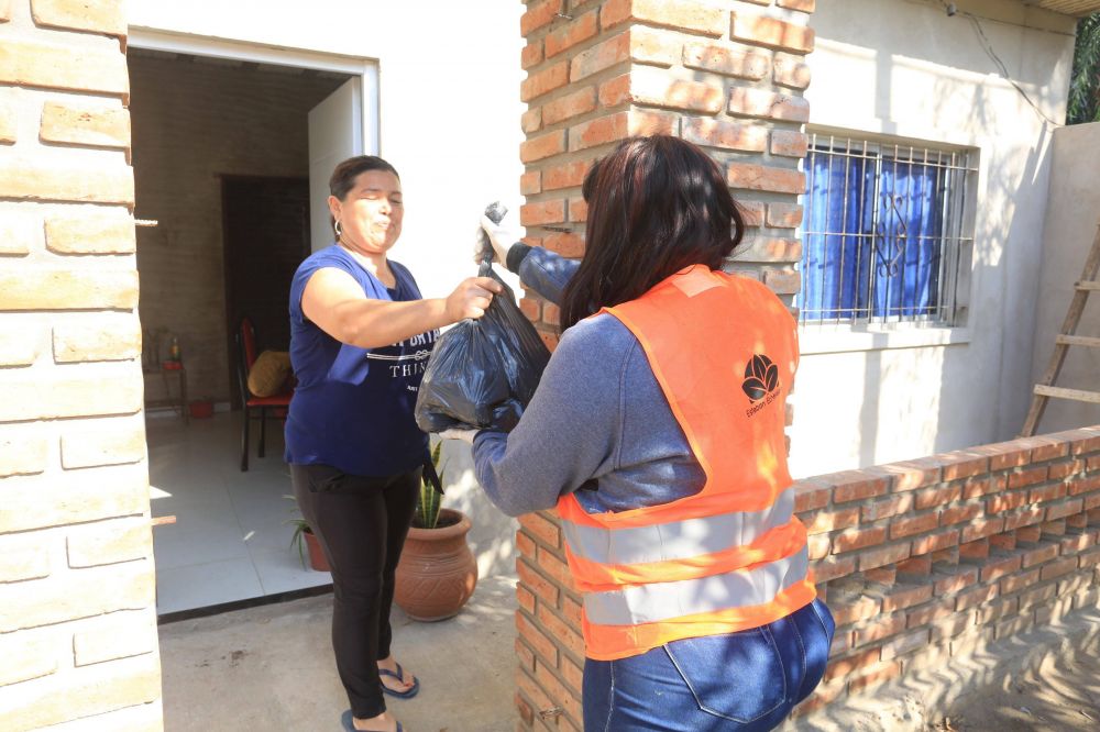 El municipio entrega 30 mil kilos de papa a vecinos de Echeverr�a