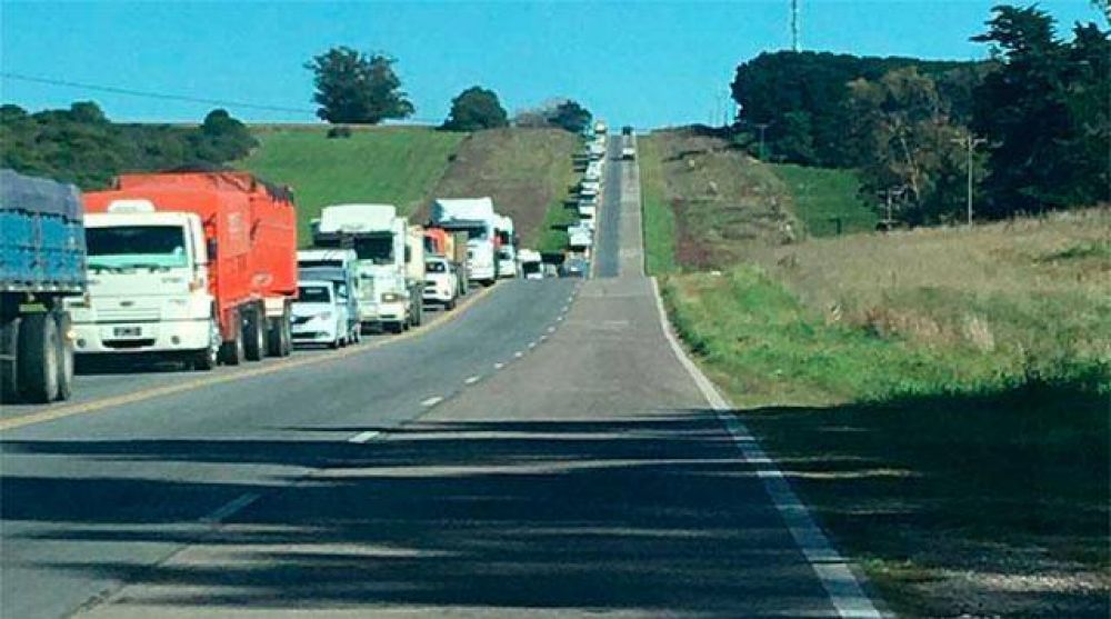 Extensa cola en la Ruta 88 para poder ingresar a la ciudad