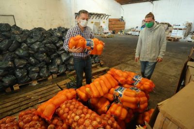 Fernando Gray recorri� el dep�sito alimentario municipal