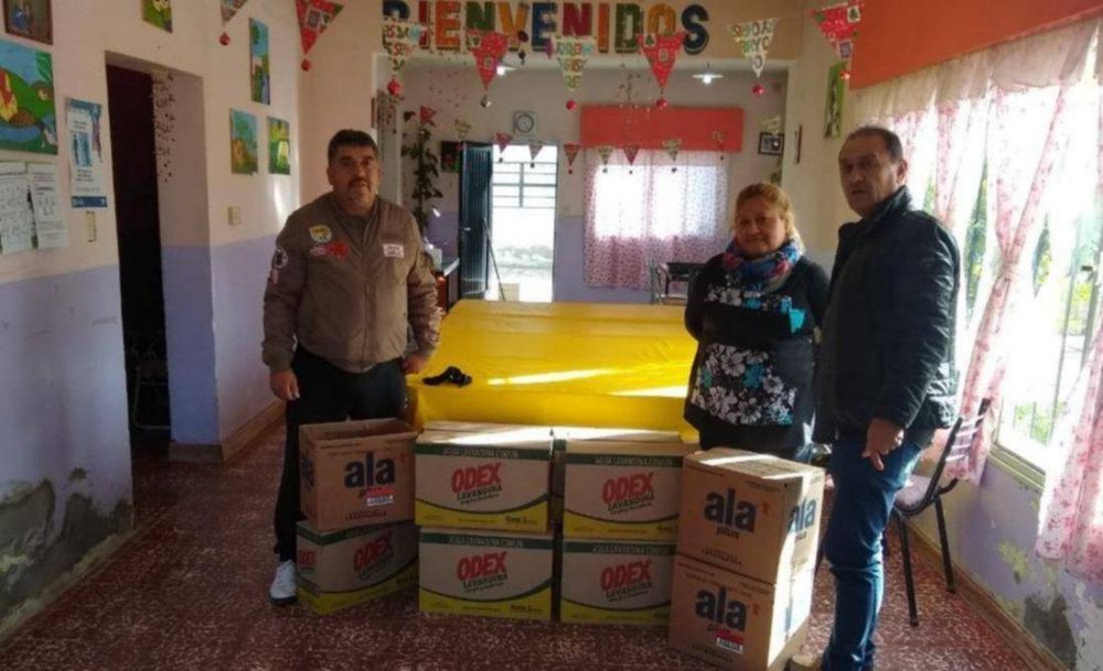 Empleados de AFIP entregaron ayuda a Club de Abuelos