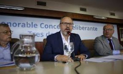 Valenzuela ajusta sueldos de municipales en Tres de Febrero