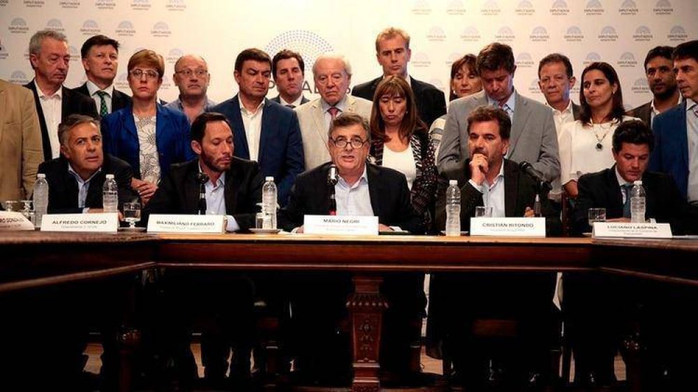 Frente a �la concentraci�n de poder en el pa�s�, Juntos por el Cambio convoc� a una reuni�n presencial del bloque en el Congreso