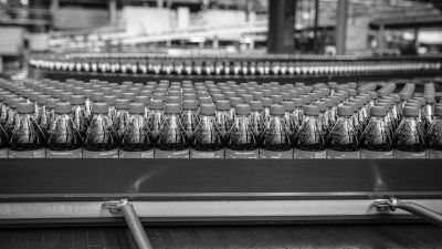 Los ingresos de Coca Cola FEMSA caen 1.9% por la depreciaci�n de monedas latinoamericanas
