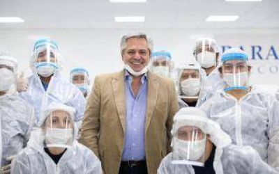 San Mart�n: En el d�a del Trabajo, el presidente visit� una empresa de autopartes que hoy fabrica barbijos y cofias