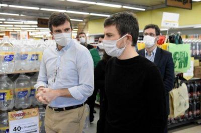 Lucas Ghi y Augusto Costa recorrieron una fábrica textil y comercios en Morón