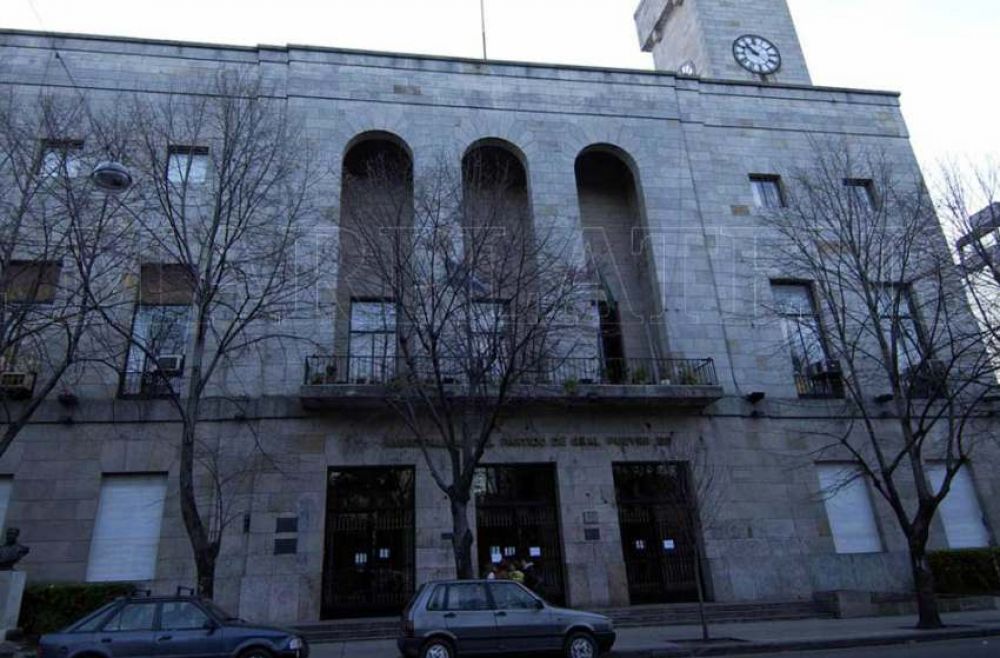 A contrarreloj para pagar salarios, el municipio pide ayuda �adicional� de $ 60 millones a la Provincia
