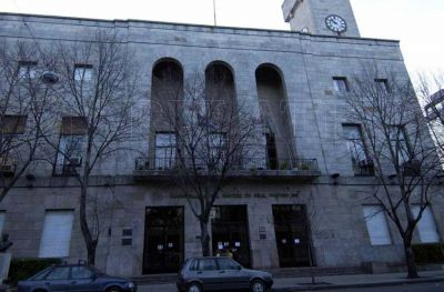A contrarreloj para pagar salarios, el municipio pide ayuda �adicional� de $ 60 millones a la Provincia