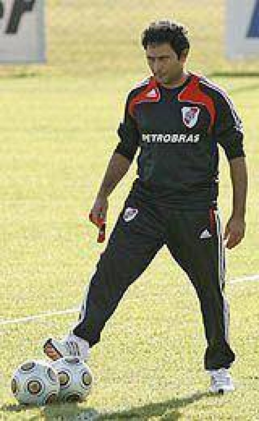 Astrada patea el tablero