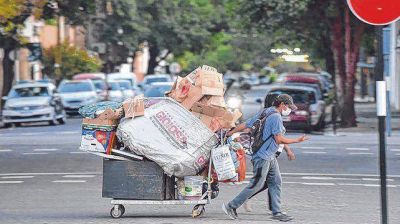 El aislamiento tambi�n golpea con fuerza a unos 250 cartoneros