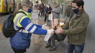 Vicente L�pez realiza un operativo de asistencia en zonas bancarias para adultos mayores
