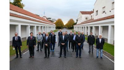 El Gobierno destac� el respaldo de empresarios y la CGT para la renegociaci�n de la deuda