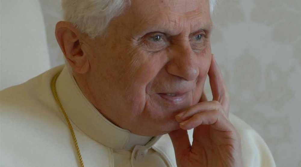 En una nueva biograf�a, Benedicto XVI lamenta el moderno 