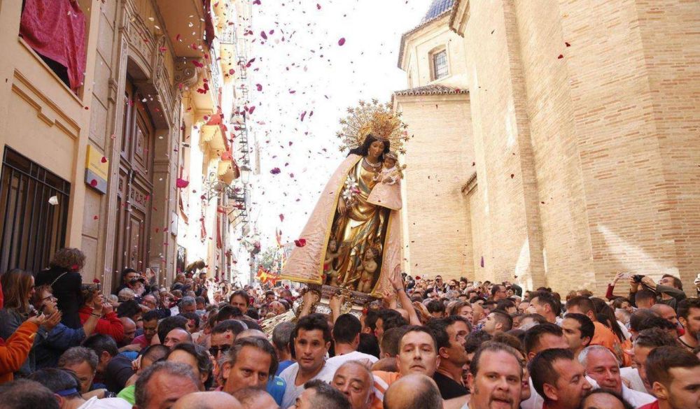 Iniciativas solidarias sustituyen a la fiesta multitudinaria de la Virgen de los Desamparados
