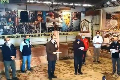 Duro documento de los curas villeros: 