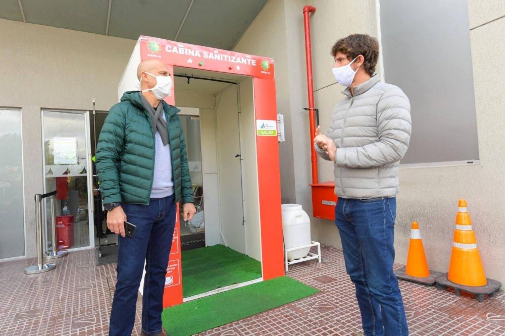 Juan Andreotti present la nueva cabina sanitizante del Hospital Municipal de San Fernando