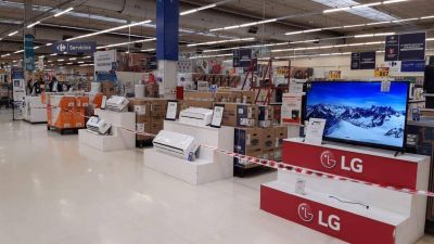 Clausuraron un sector del Carrefour de Villa Tesei por no cumplir el decreto presidencial