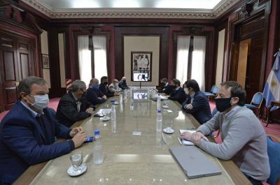 Kicillof con intendentes de la tercera secci�n electoral
