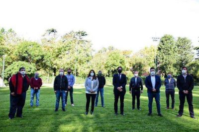 Se firm� en Merlo convenio para la entrega de netbooks a estudiantes de municipios bonaerenses