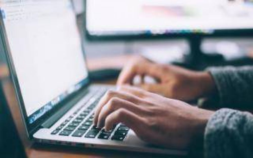 Lan�s: Contin�an los cursos para emprendedores