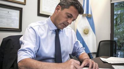Massa encabez� una videoconferencia con directivos de la UIA