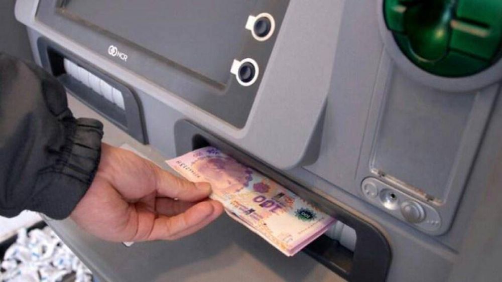 Los bancos, bajo presi�n gremial para subir los topes a la extracci�n de los sueldos por cajeros