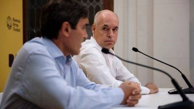 La pol�mica compra de barbijos se defini� un domingo a la medianoche con el aval del viceministro de Salud