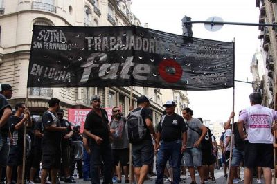Trabajadores del neum�tico se niegan a aceptar un recorte salarial en FATE y marchan al ministerio