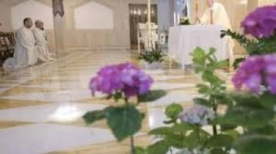 El Papa reza por las enfermeras, ejemplo de hero�smo. La paz de Jes�s nos abre a los dem�s