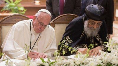 El Papa llama a Patriarca Tawadros II, unidos 