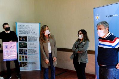 Zabaleta y Victoria Tolosa Paz participaron de una capacitaci�n a referentes de comedores sobre manipulaci�n de alimentos e higiene