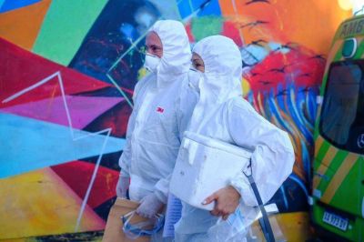 Dieron de alta a una de las trabajadoras de la salud infectadas: otras 46 siguen en estudio