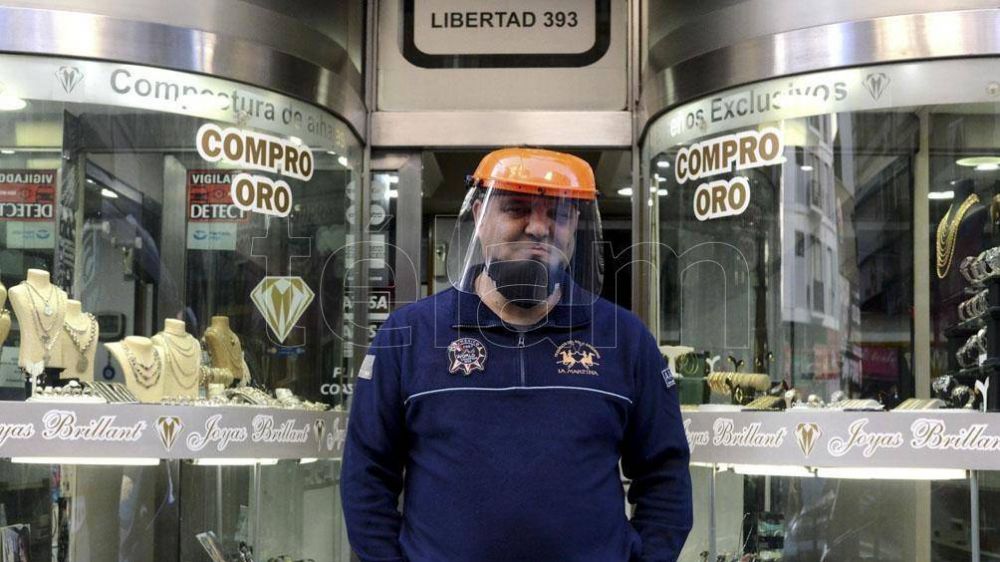 Con pocas expectativas de ventas y tras 60 das, ms comercios porteos reabrieron sus puertas