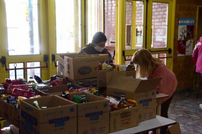 Contin�a la entrega de alimentos en escuelas de Mor�n