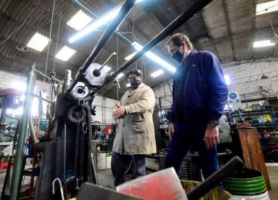 La Plata: autorizan a seis nuevas industrias y al sector flor�cola a retomar su actividad