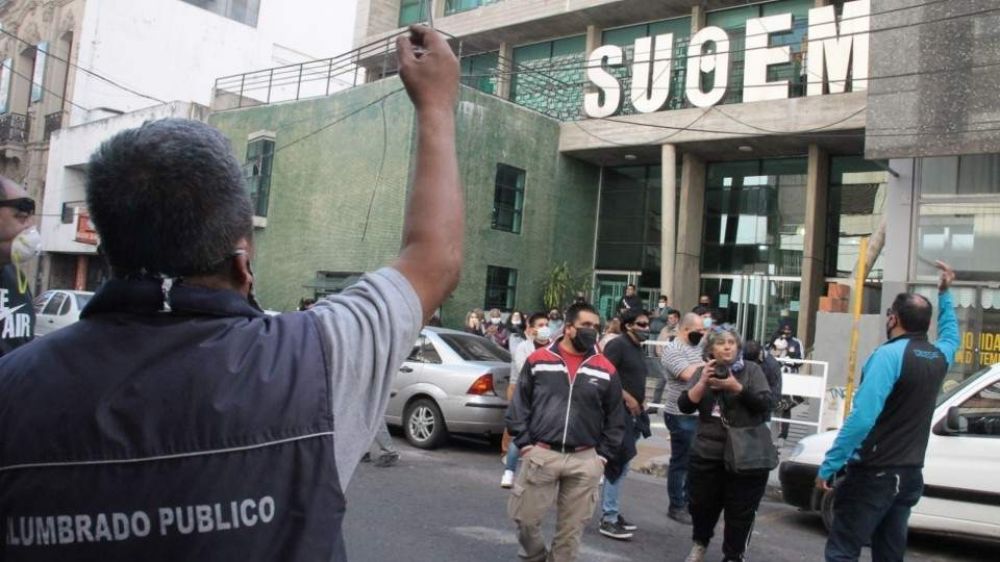La justicia imputó a 13 dirigentes de los municipales cordobeses por protestar contra el recorte de sus salarios