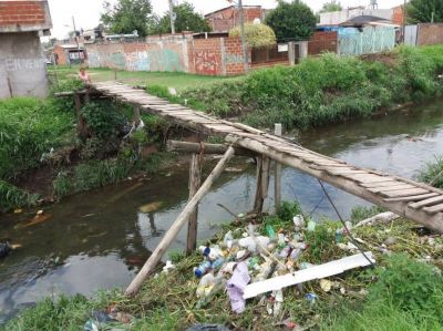 Reconstruir�n un puente peatonal sobre el arroyo San Franciso