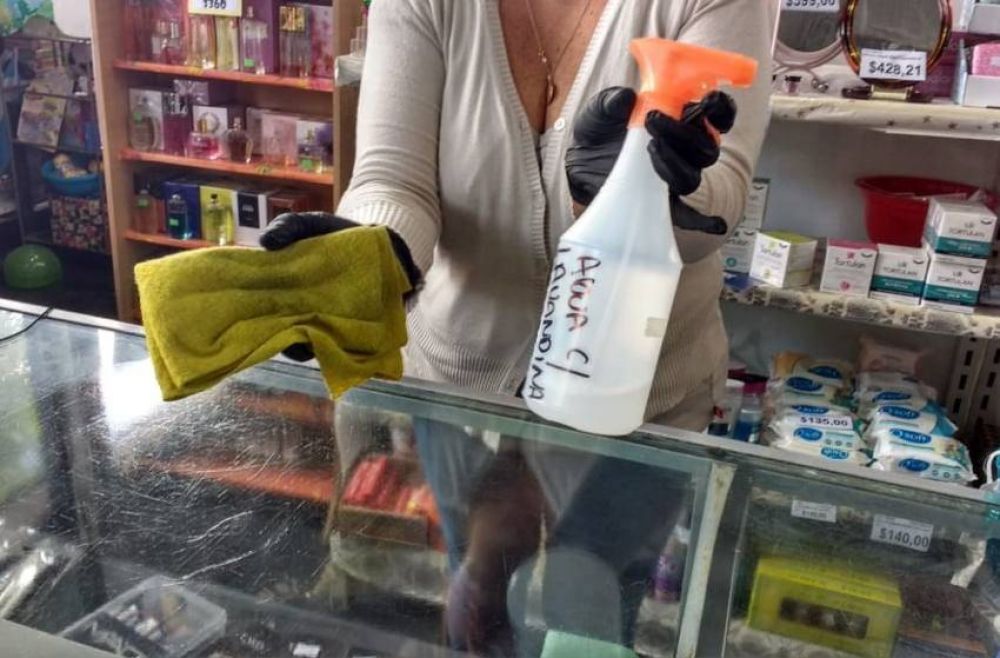 Ferreteros sufren la crisis econmica a pesar de abrir sus puertas